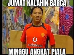 Meme Kocak Man United Juara, Tsunami Trofi hingga Full Senyum Sayang