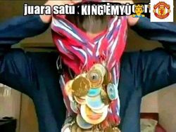 Meme Kocak Man United Juara, Tsunami Trofi hingga Full Senyum Sayang