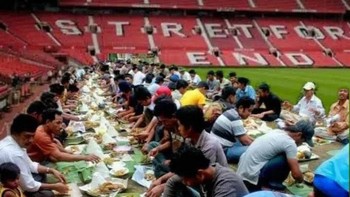 Menjuarai Carabao Cup membuat Man United mengakhiri puasa gelar selama enam musim. Foto: Twitter