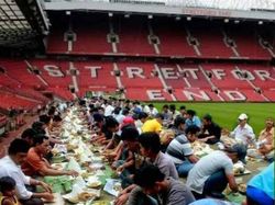 Meme Kocak Man United Juara, Tsunami Trofi hingga Full Senyum Sayang