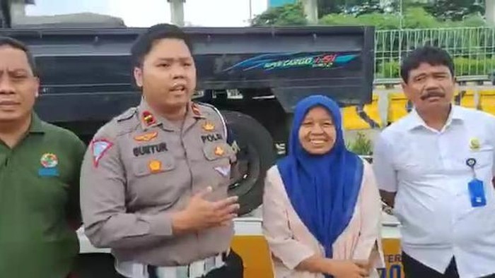 Mobil pikap ditemukan di Tol Jagorawi, ternyata hasil curian.