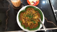 Selain harganya yang terjangkau, rasa dari makanan yang disajikan pun kaya akan rempah.