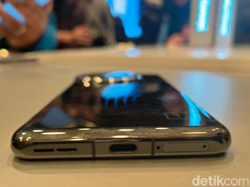 OnePlus 11 Concept dengan Liquid Cooling System