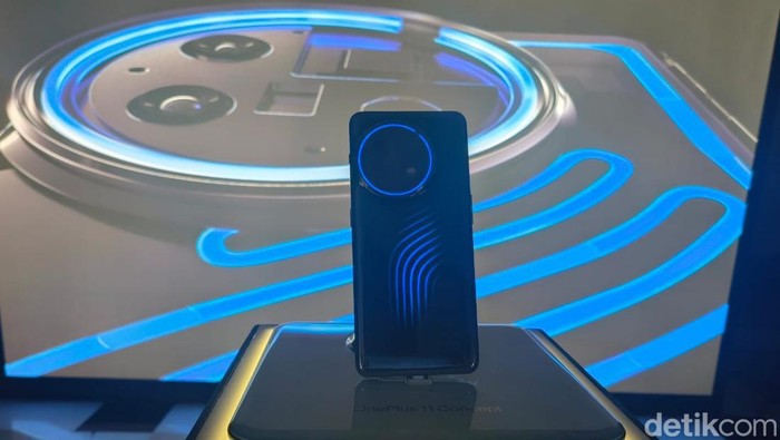 OnePlus 11 Concept dengan Liquid Cooling System dipamerkan di MWC 2023 di Barcelona, Spanyol