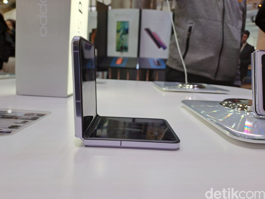 Oppo Find N2 Flip