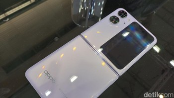 Oppo N2 Flip belum masuk Indonesia namun sudah dinantikan pecinta smartphone. Kamu salah satunya? (Foto: Aisyah Kamaliah/detikcom)