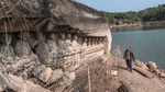 Patung Buddha Kuno Muncul dari Waduk di China yang Mengering