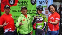 Poetoet Soedarjanto (Cyclist Enthusiast), M Mahful (Team Leader GFNY Indonesia), Andi Elianti (Marketing Communication Rudy Project Indonesia), dan Veni Kusumaningtyas (Agency Development Executive IFG Life-Yogyakarta) foto bersama. Gowes ini untuk mendorong pariwisata Indonesia dan juga mempertahankan dua medali emas di ajang GFNY Athletes Choice Award yang diselenggarakan GFNY World.