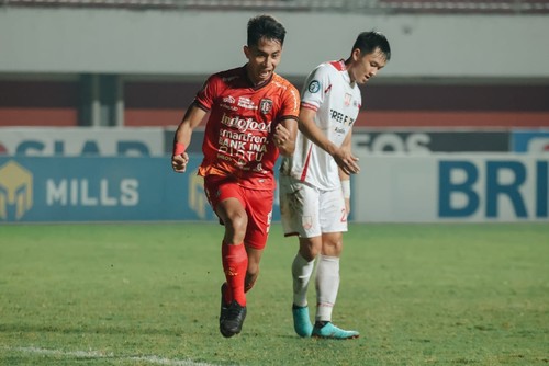 Pemain muda Bali United Made Tito setelah mencetak gol untuk Bali United saat berhadapan dengan Persis Solo di Stadion Maguwoharjo, Sleman, Yogyakarta, Senin (27/2/2023).