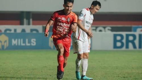 Pemain muda Bali United Made Tito setelah mencetak gol untuk Bali United saat berhadapan dengan Persis Solo di Stadion Maguwoharjo, Sleman, Yogyakarta, Senin (27/2/2023).