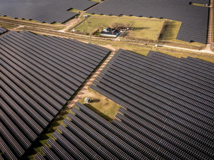 Penampakan Ladang Panel Surya Terbesar di Eropa