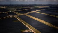 Pembangkit listrik tenaga surya ini diperkirakan mampu menghasilkan daya sebesar 300MW.