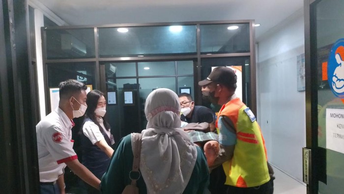 Momen Menegangkan Penumpang Krl Melahirkan Di Stasiun Tugu Jogja