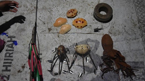 Mata pencaharian utama masyarakat Suku Bajo adalah nelayan yang masih menggunakan cara-cara tradisional, seperti memancing, menjaring, dan memanah.  