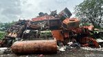 Potret Kuburan Truk Sampah Ditumbuhi Rumput Liar di Jaksel