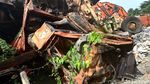 Potret Kuburan Truk Sampah Ditumbuhi Rumput Liar di Jaksel