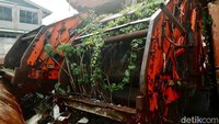 Truk-truk ditampung di tempat tersebut karena sudah tidak laik jalan.