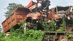 Potret Kuburan Truk Sampah Ditumbuhi Rumput Liar di Jaksel