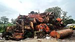 Potret Kuburan Truk Sampah Ditumbuhi Rumput Liar di Jaksel