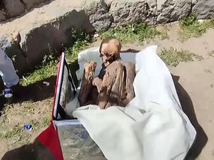 Pria Ini Ngaku Pacari dan Tidur Bareng Mumi