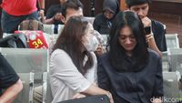 Tangis Anak Hendra Kurniawan Dengar Vonis 3 Tahun Penjara