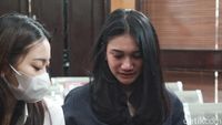 Tangis Anak Hendra Kurniawan Dengar Vonis 3 Tahun Penjara