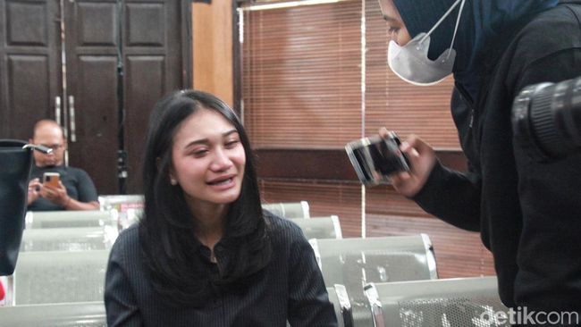 Reaksi Anak Hendra Kurniawan Dengar Vonis 3 Tahun Penjara