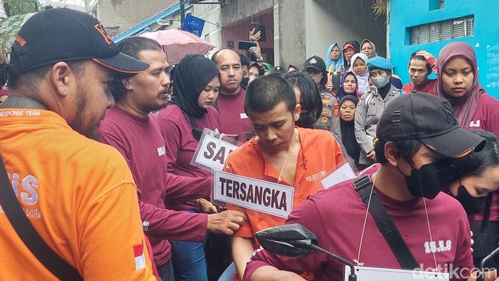 Rekonstruksi pembunuhan anak kandung di Cimahi