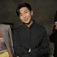Leader grup KPop BTS, RM menjadi bagian dari anggota band militer. Sama seperti V, RM pulang pada 10 Juni 2025. Foto: Getty Images