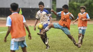 Semarak Anak-anak Ikut Turnamen Sepakbola Usia Dini