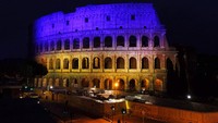 Colosseum diterangi dengan warna bendera Ukraina pada peringatan invasi Rusia ke Ukraina, di Roma, Italia. Operasi militer besar-besaran yang disebut Rusia ini menandai peristiwa penting dalam perang Rusia-Ukraina yang dimulai pada tahun 2014. AP/Roberto Monaldo