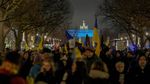 Setahun Invasi Rusia, Sederet Ikon Dunia Diterangi Bendera Ukraina