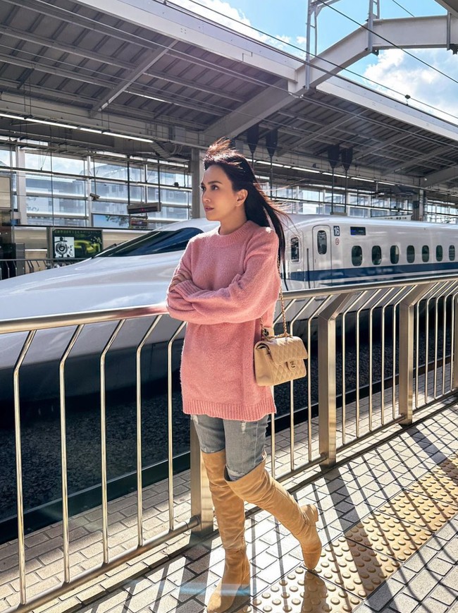 Isu perceraian semakin santer terdengar saat Shandy Aulia diketahui liburan ke Italia belum lama ini. Pada akhirnya, bahtera rumah tangga mereka kandas. Shandy melayangkan gugatan cerai pada 11 April 2023 ke PN Jakarta Selatan. Jadi pada tanggal 11 April 2023, hari Selasa memang dari data di sistem informasi perurusan perkara PN Jakarta Selatan itu ada perkara masuk didaftarkan atas nama penggugatnya Nyimas Shandy Aulia. Kemudian tergugatnya David Herbowo. Gugatannya itu gugatan perceraian, ujar Djuyamto saat ditemui detikhot di PN Jakarta Selatan, Jumat (14/4/2023). (Foto: Instagram/@shandyaulia)