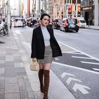 Begini gaya Shandy Aulia saat berpose di pinggir jalan Ginza, Tokyo. Berparas cantik dan selalu tampil stylish, tak heran jika banyak yang mengidolakan ibu satu orang anak tersebut. Foto: Instagram/@shandyaulia