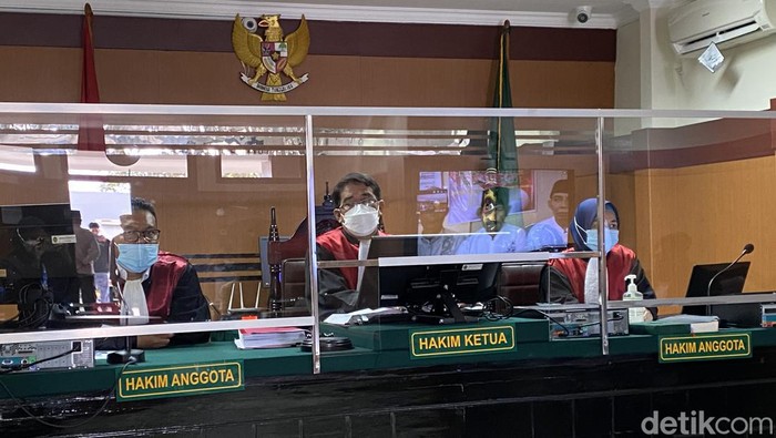Sidang kasus dukun sianida di Sukabumi.