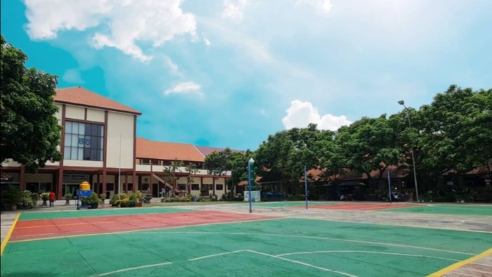 SMA terbaik yang pertama yakni SMAN 1 Probolinggo. SMA tersebut memperoleh nilai UTBK 2022 sebesar 552,358.