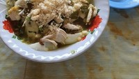 Lezatnya Soto Lamongan Pak Noto di Kelapa Dua, Tangerang, bisa menjadi alternatif tempat makan soto ayam enak. Ada menu soto ayam biasa, campur ceker, dan ati ampela. Harganya mulai dari Rp 15.000 saja. Foto: Google Review