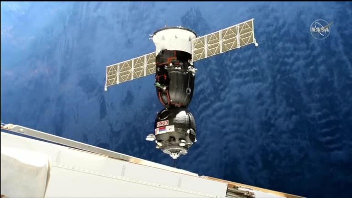3103WD-SPACE-EXPLORATION_SOYUZ_DOCKING_O_