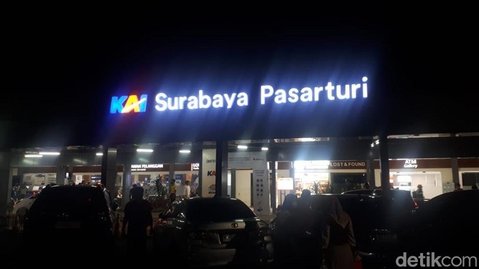 Jarak Surabaya-Lamongan sekitar 57 km. Berikut jadwal kereta lokal Surabaya-Lamongan.