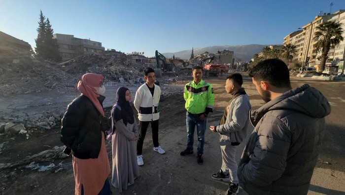 Tim Rescue PPA Terjun Langsung Bantu Korban di Pusat Gempa Turki Tim Emergency Response Team PT Putra Perkasa Abadi (ERT PPA) mendistribusikan bantuan kemanusiaan secara langsung pada para korban bencana gempa bumi di Kahramanmaras, Turki.