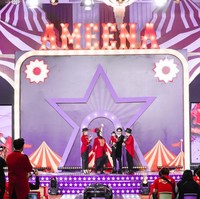 Bertajuk Onederful Carnival Birthday Party, dekorasi ulang tahun Ameena tampak begitu meriah. Digelar di Ritz-Carlton Jakarta, ruangan pesta ulang tahun Ameena pun begitu luas dan bisa menampung banyak tamu. Foto: Instagram/@attahalilintar