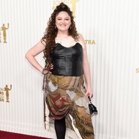 Daftar busana terburuk versi Daily Mail juga menyertakan Megan Stalter. (Foto: Gilbert Flores/Variety via Getty Images)