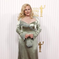 Aktris pemenang Oscar Patricia Arquette juga mendapat gelar berbusana terburuk. Ia memakai gaun hijau minta yang disebut  seperti baju tidur. (Foto: Myung J. Chun/Los Angeles Times via Getty Images)