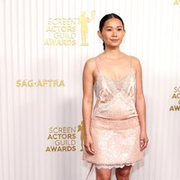 Screen Actors Guild Awards 2023 yang memberikan penghargaan bagi insan film dan TV Hollywood juga menjadi ajang adu gaya bagi para bintang. Alih-alih mendapat pujian, penampilan mereka justru dicap terburuk. Daily Mail menyertakan sejumlah nama, salah satunya Hong Chau yang mengenakan mini-dress dengan potongan kurang mendukung bentuk tubuhnya. (Foto: Amy Sussman/WireImage)