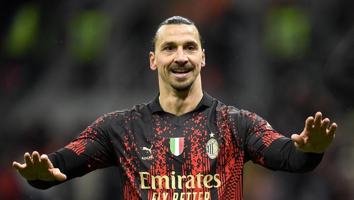 Soccer Football - Serie A - AC Milan v Atalanta - San Siro, Milan, Italy - February 26, 2023 AC Milans Zlatan Ibrahimovic celebrates after Junior Messias scores their second goal REUTERS/Daniele Mascolo