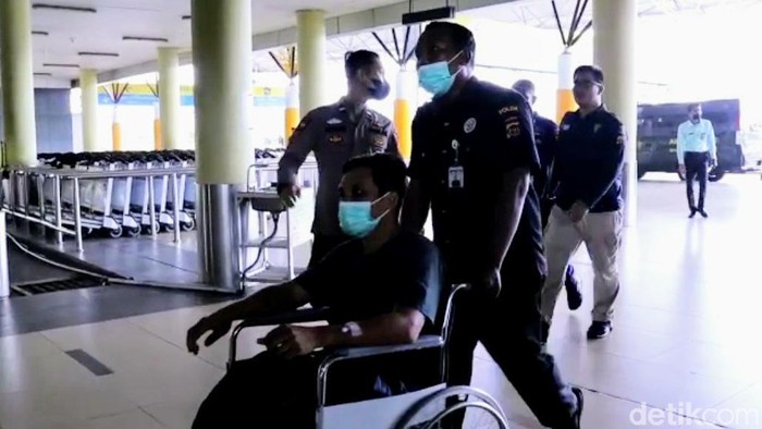 AKP Ali Nurdin, Pilot heli rombongan Kapolda Jambi saat akan diberangkatkan ke Jakarta (Foto : Dimas Sanjaya).