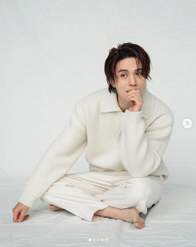 Seakan tak menua, Lee Dong Wook tak banyak berubah dengan penampilannya di drama Korea School 2. Siapa sangka usianya menginjak kepala empat. Foto: Instagram