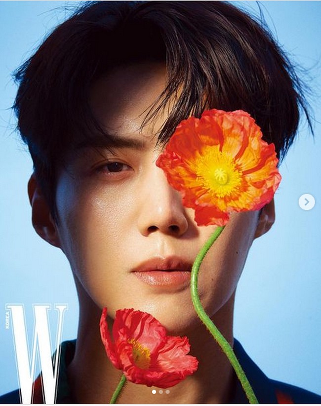 Di urutan kedua, ada Kim Seon Ho meraih popularitas setelah membintangi drama Korea Start Up. Pesonanya tak tertandingi saat memerankan Hong Du Sik di Hometown Cha Cha Cha. Foto: Instagram