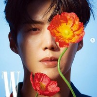 Di urutan kedua, ada Kim Seon Ho meraih popularitas setelah membintangi drama Korea Start Up. Pesonanya tak tertandingi saat memerankan Hong Du Sik di Hometown Cha Cha Cha. Foto: Instagram