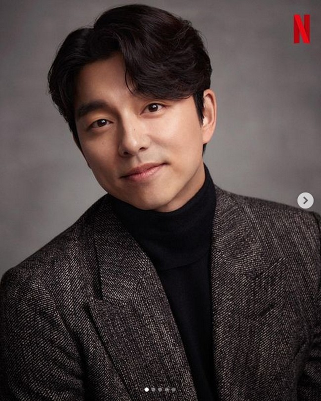 Gong Yoo membuat banyak wanita jatuh hati sejak membintangi drama Korea Coffee Prince pada 2007. Saat ini dia memasuki usia 43 tahun. Foto: Instagram